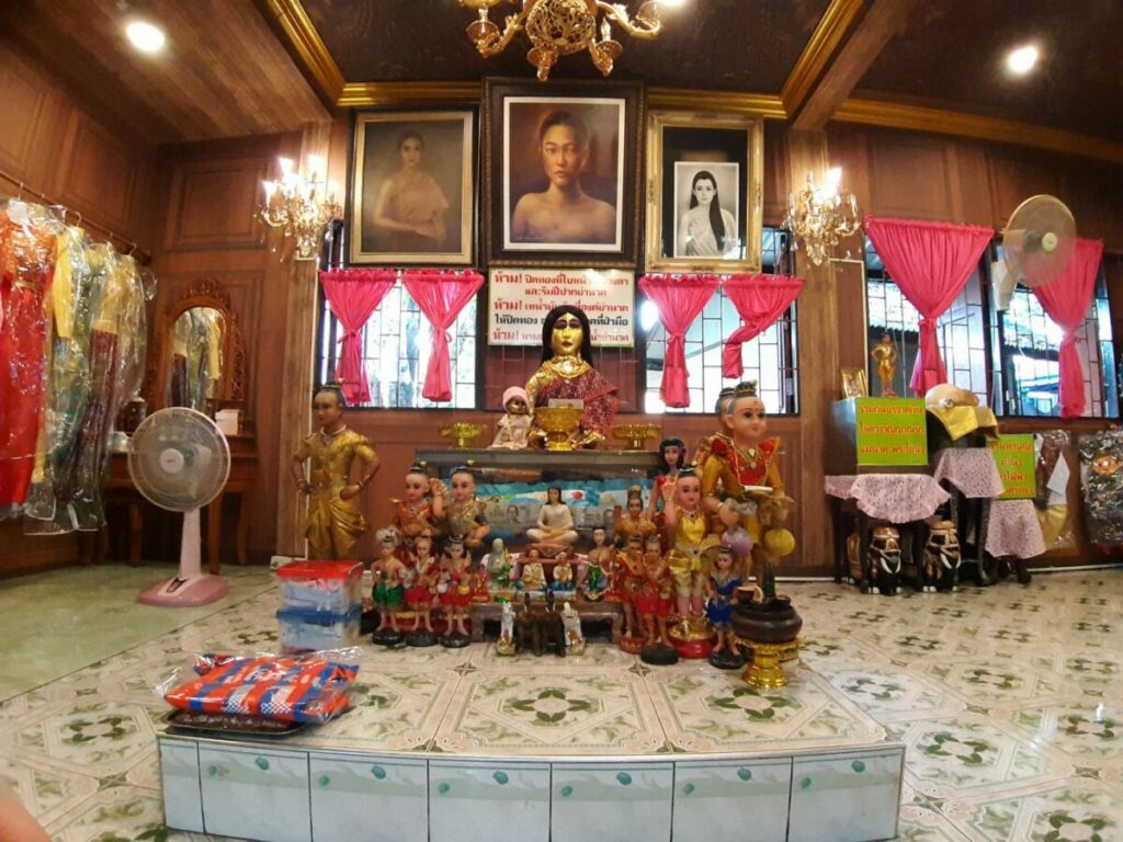 ศาลแม่นาค