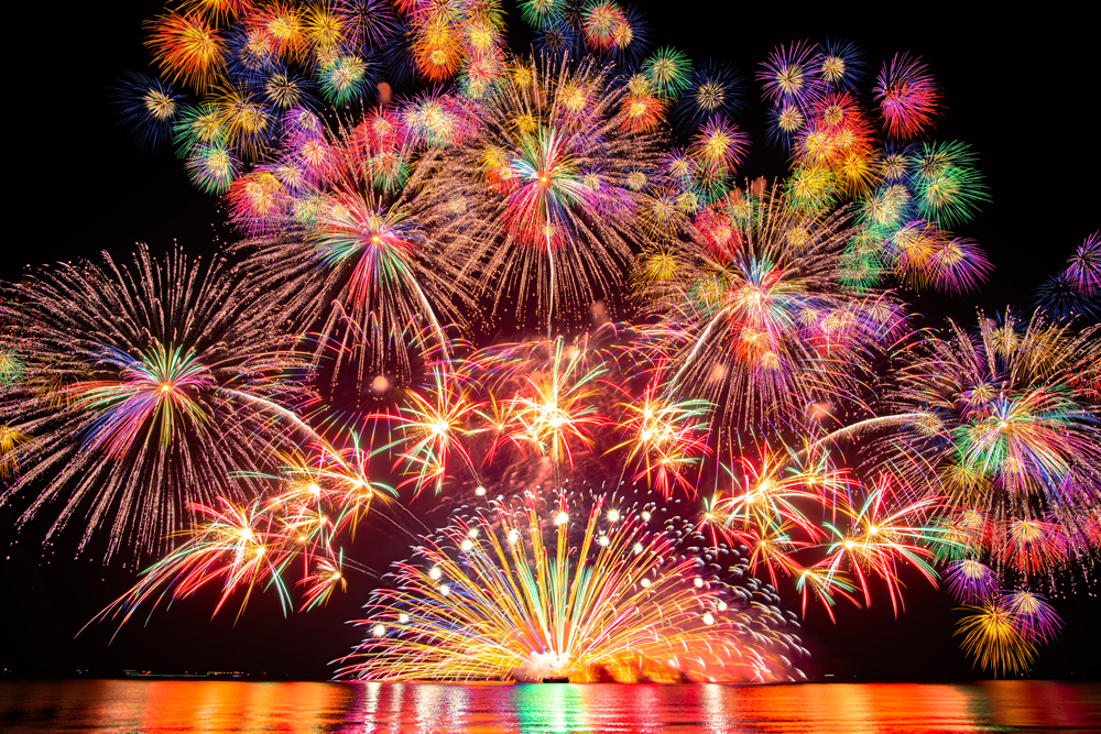 ฝันเห็นดอกไม้ไฟ