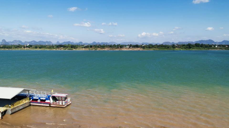 ฝันเห็นแม่น้ำ โขง