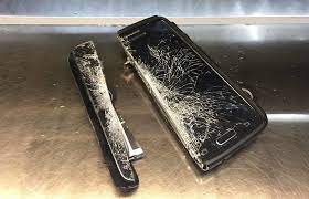 ฝันว่าโทรศัพท์หักครึ่ง