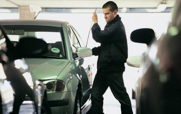 ฝันว่ารถโดนขโมย