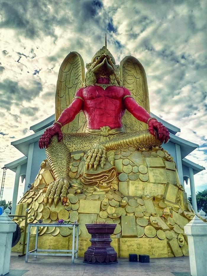 ฝันเห็นพญาครุฑตัวใหญ่