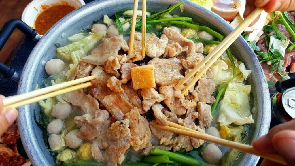 ฝันว่ากินหมูกะทะ